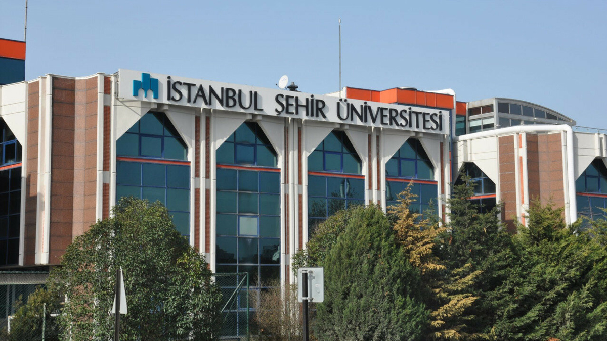 Şehir Üniversitesi öğrencilerinden 'zorbalık' isyanı