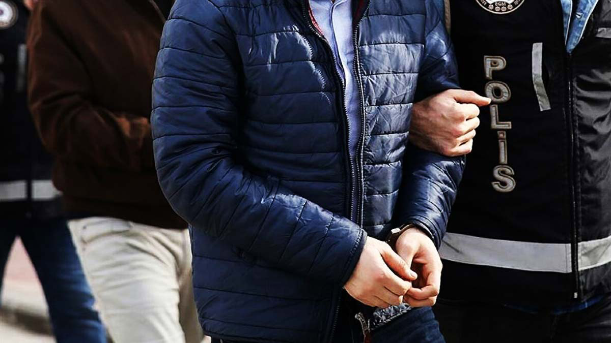 Son dakika! İzmir'de gözaltın alınan 53 FETÖ şüphelisinden 29'u tutuklandı