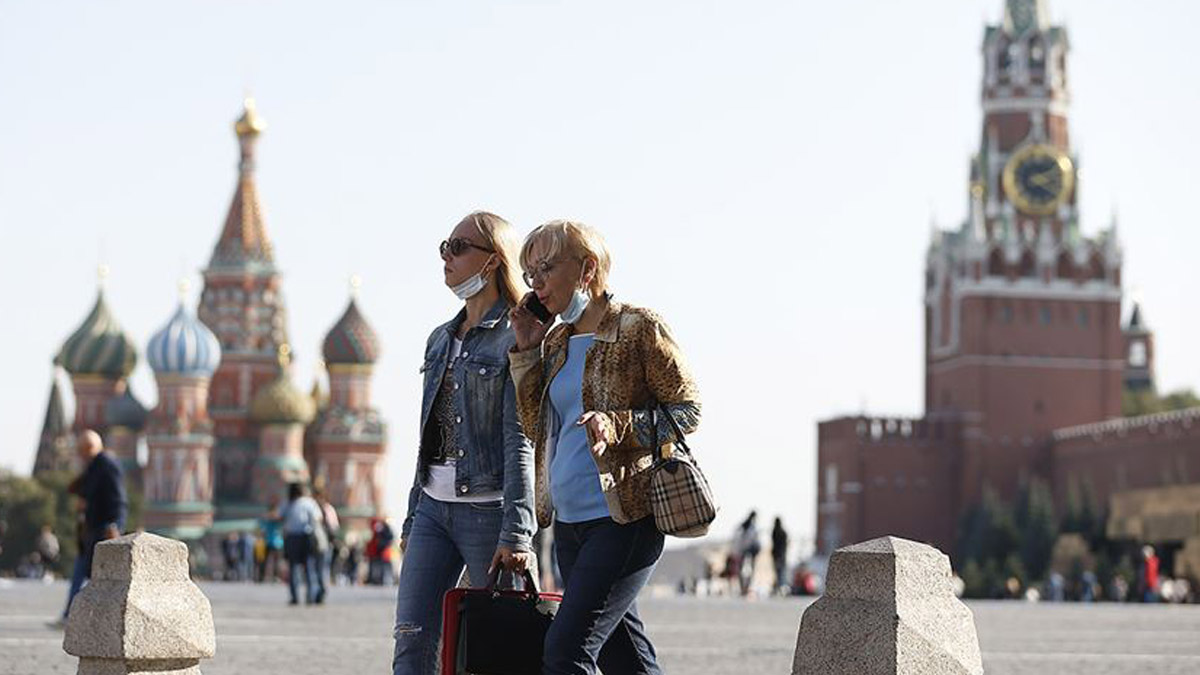 Rusya'da günlük vaka rekoru! 15 bin kişide virüs çıktı
