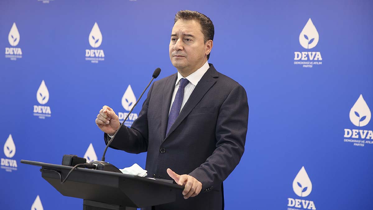 Babacan, AYM üyelerine destek verdi: Milletten başka kimseye borçları yok