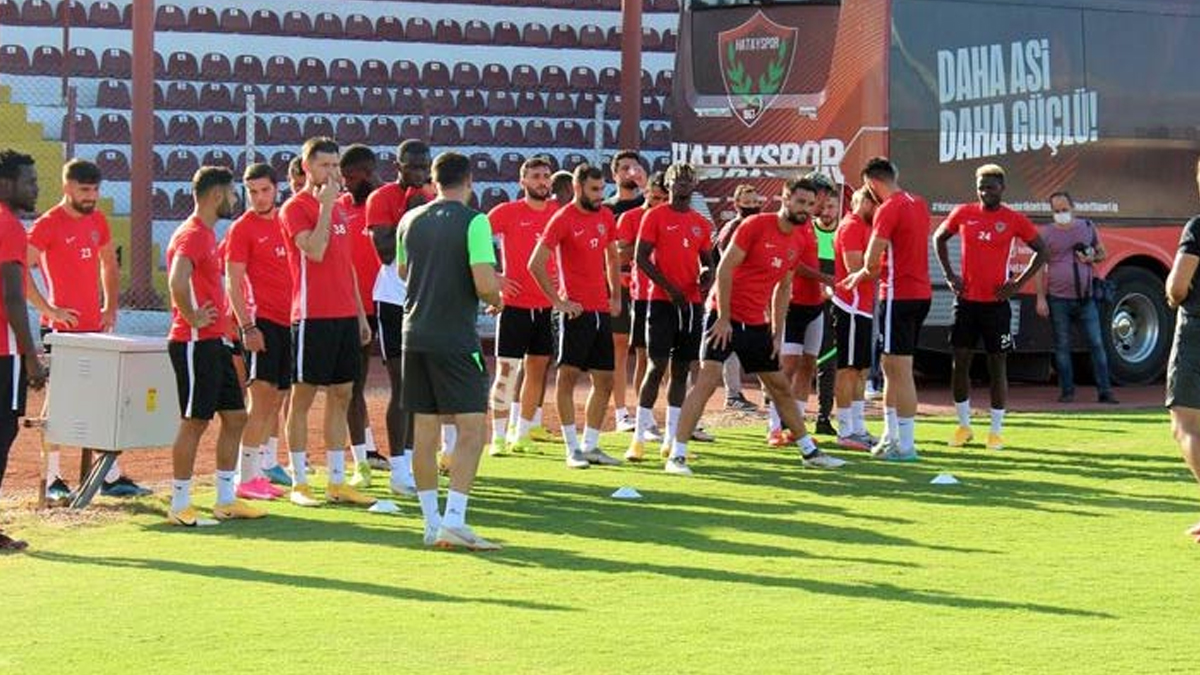 Hatayspor'da koronavirüs şoku: 19 kişi pozitif