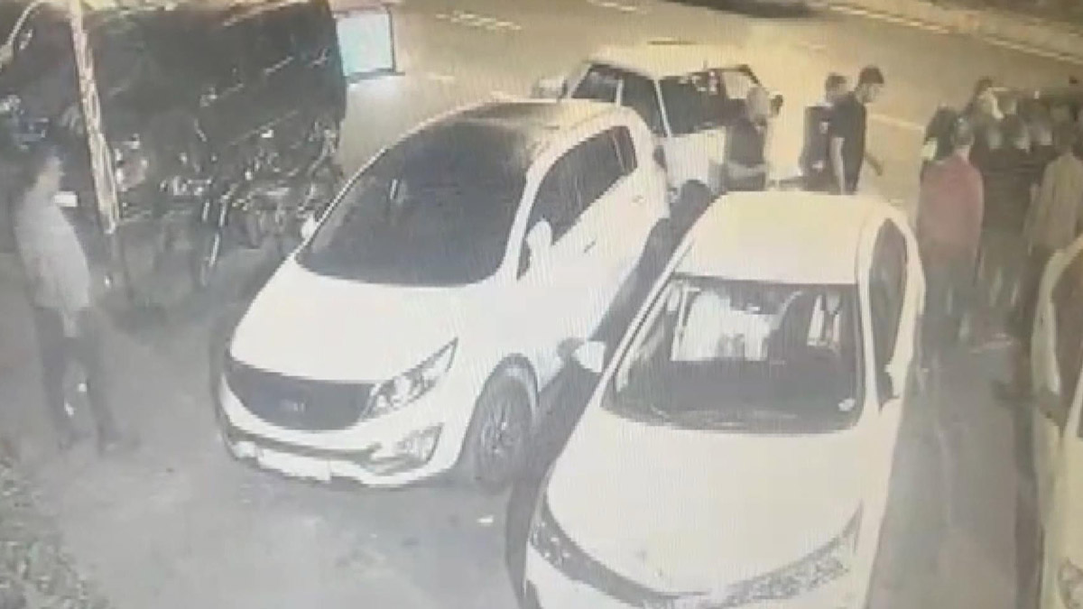 Müzikholde dehşet! Silahlarla geri dönüp kurşun yağdırdılar