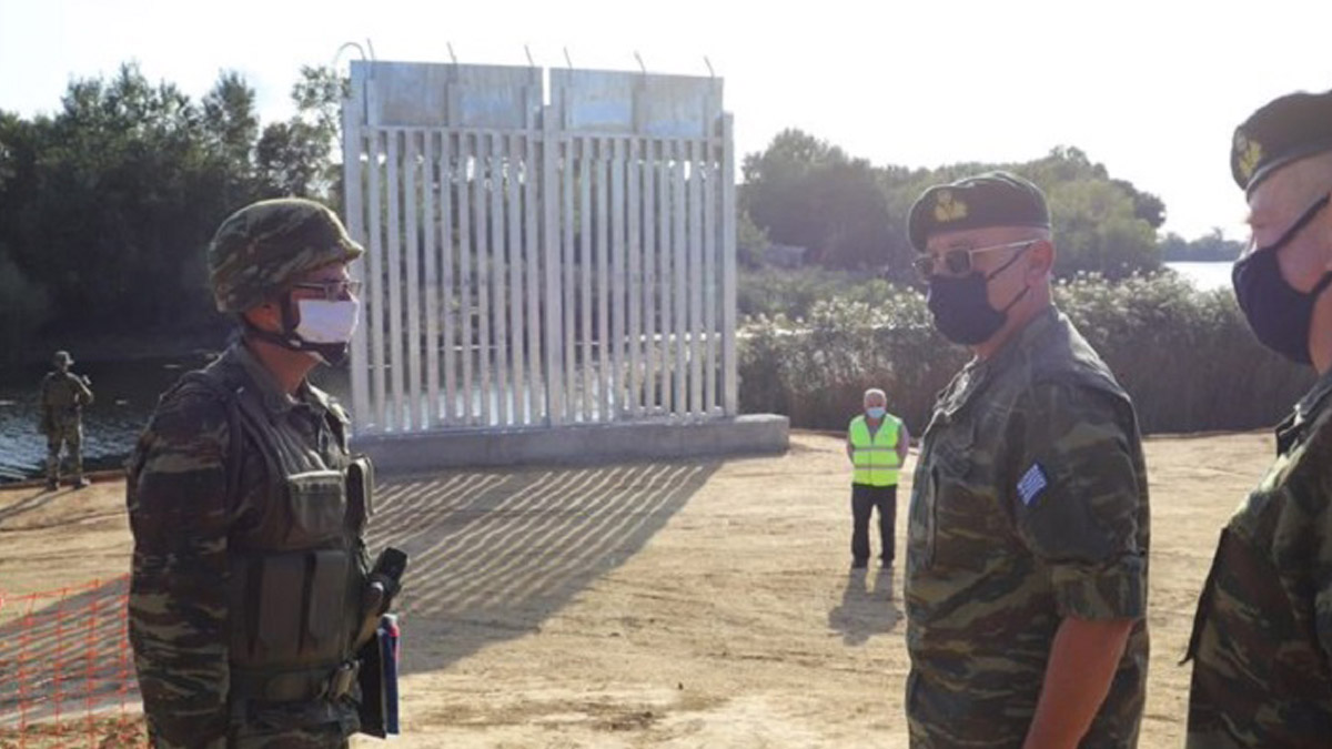 Yunanistan insanlığa duvar örüyor!