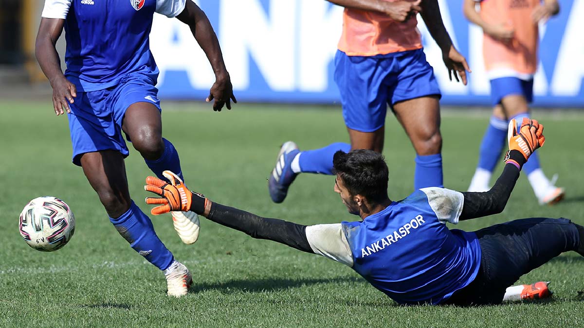 Ankaraspor'da Kovid-19 şoku! 9'u futbolcu 16 kişi koronavirüse yakalandı