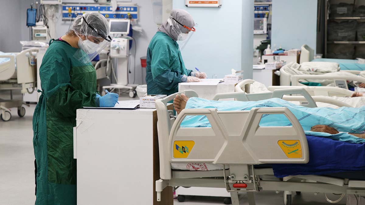 Kovid-19 hastaları  anlattı: Salgın yokmuş gibi davrandım, cezamı çekiyorum