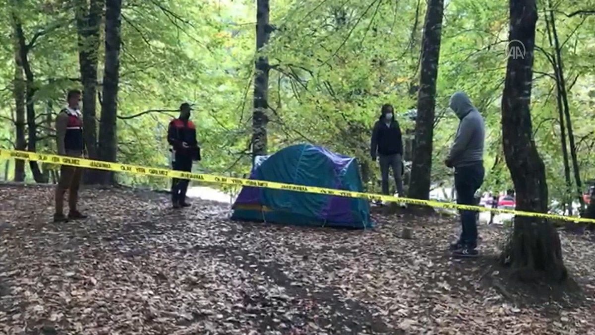 Karantinada olması gereken çift kamp yaparken yakalandı