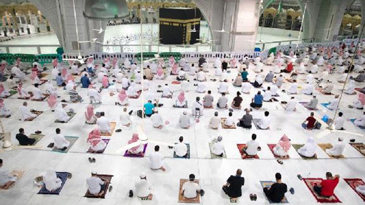 Kabe'de 7 ay sonra cemaatle ilk namaz kılındı