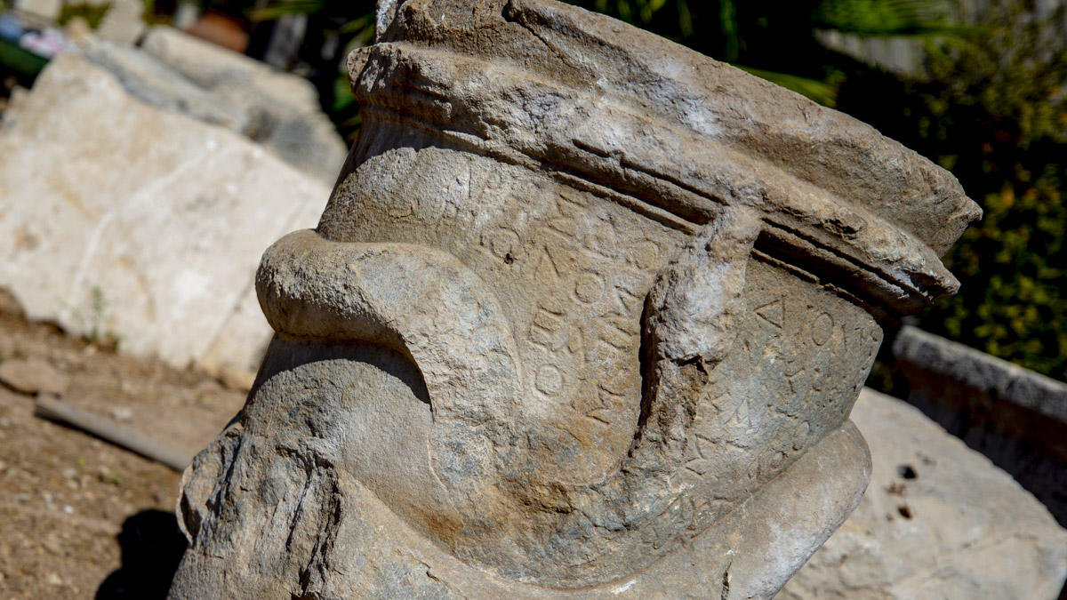 Patara'da heyecanlandıran keşif! 2 bin yıllık yılan figürlü sunak bulundu