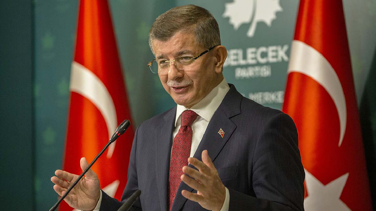 Davutoğlu: Ülkede yolsuzluk diz boyu tabii ki erken seçim isteyeceğiz