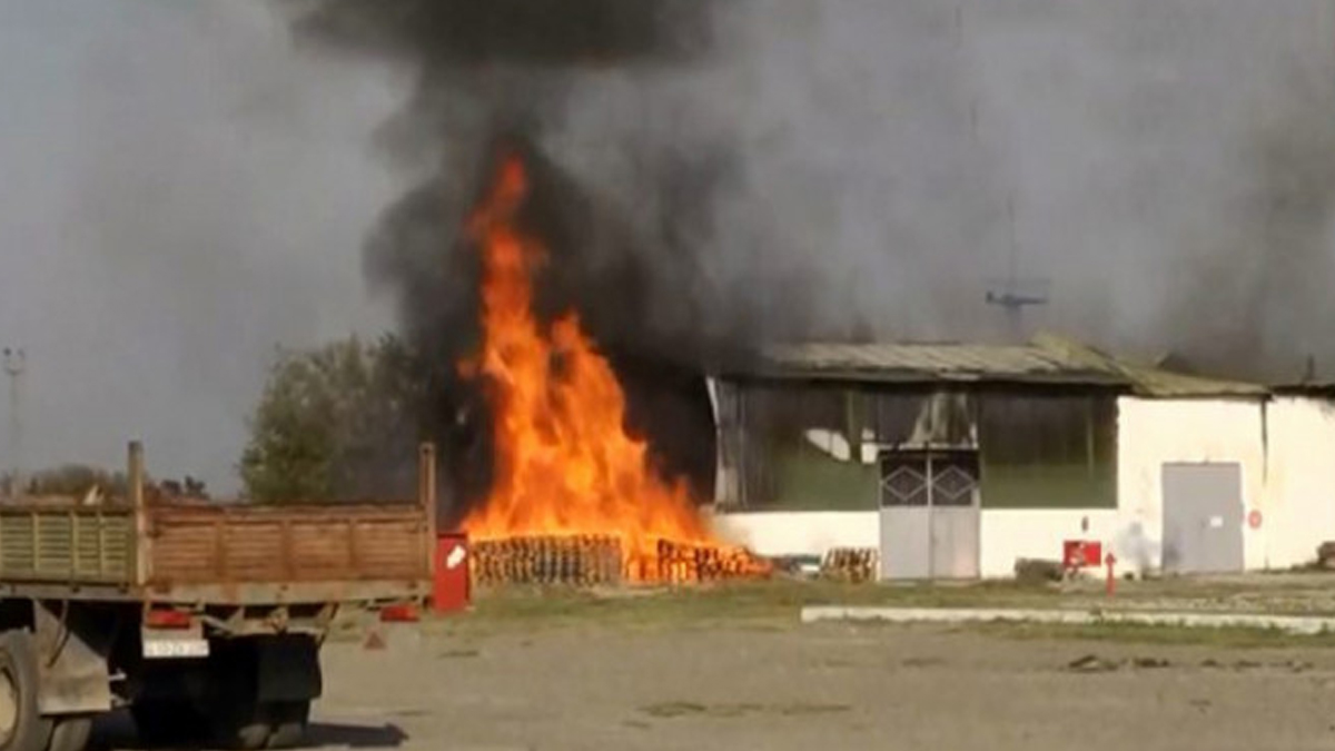 Ermenistan ateşkesi yine bozdu: Terter'deki fabrika vuruldu