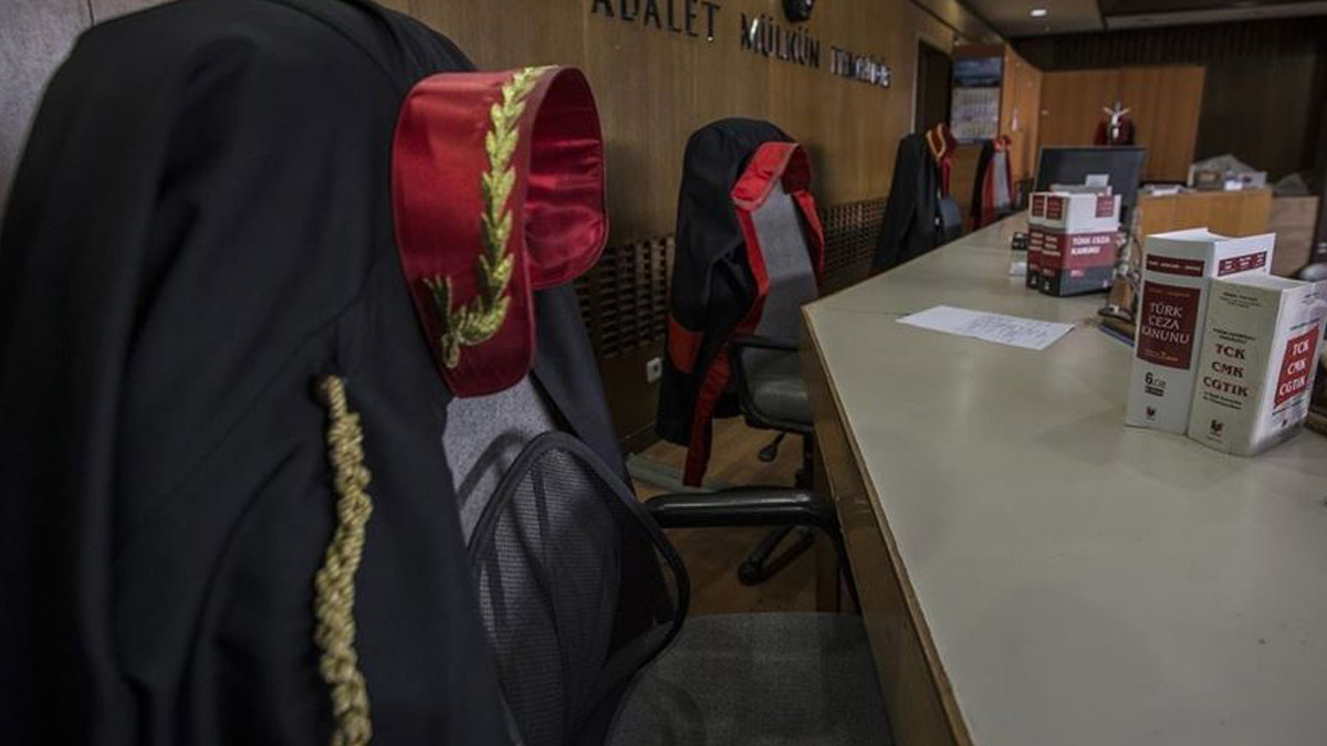 Son dakika! 11 hakim ve savcıya FETÖ'den ihraç