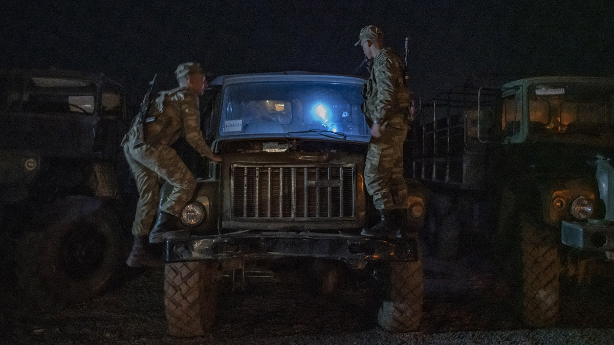 500 bin dolarlık mühimmatı bırakıp kaçtılar