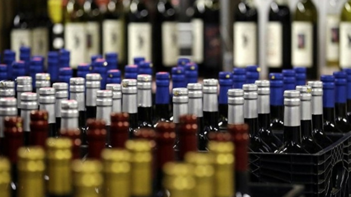 Alkollü içki satışı düzenlemesi geçti: 320 bin lira ceza