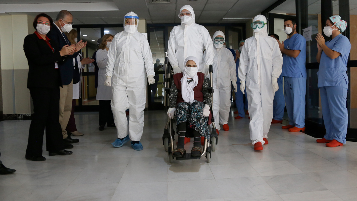 101 yaşında koronavirüsü yendi