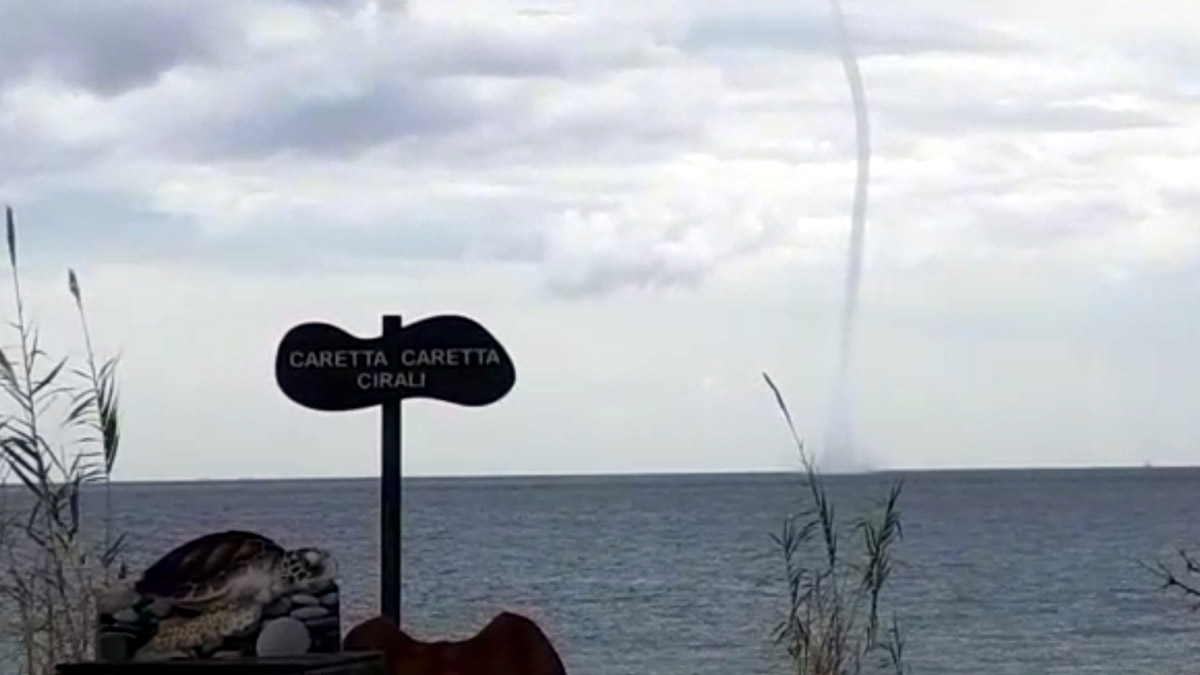 Antalya'da korkutan hortum