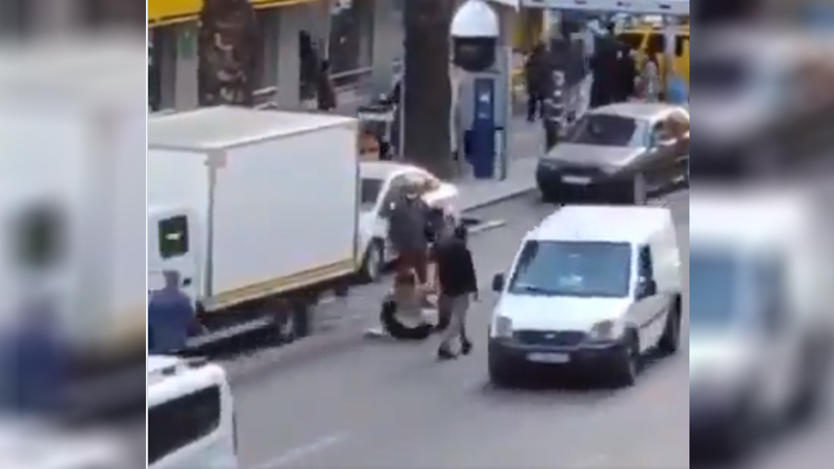 Yol ortasında dövülen kadına kimse müdahale etmedi, akıllara Kadir Şeker geldi