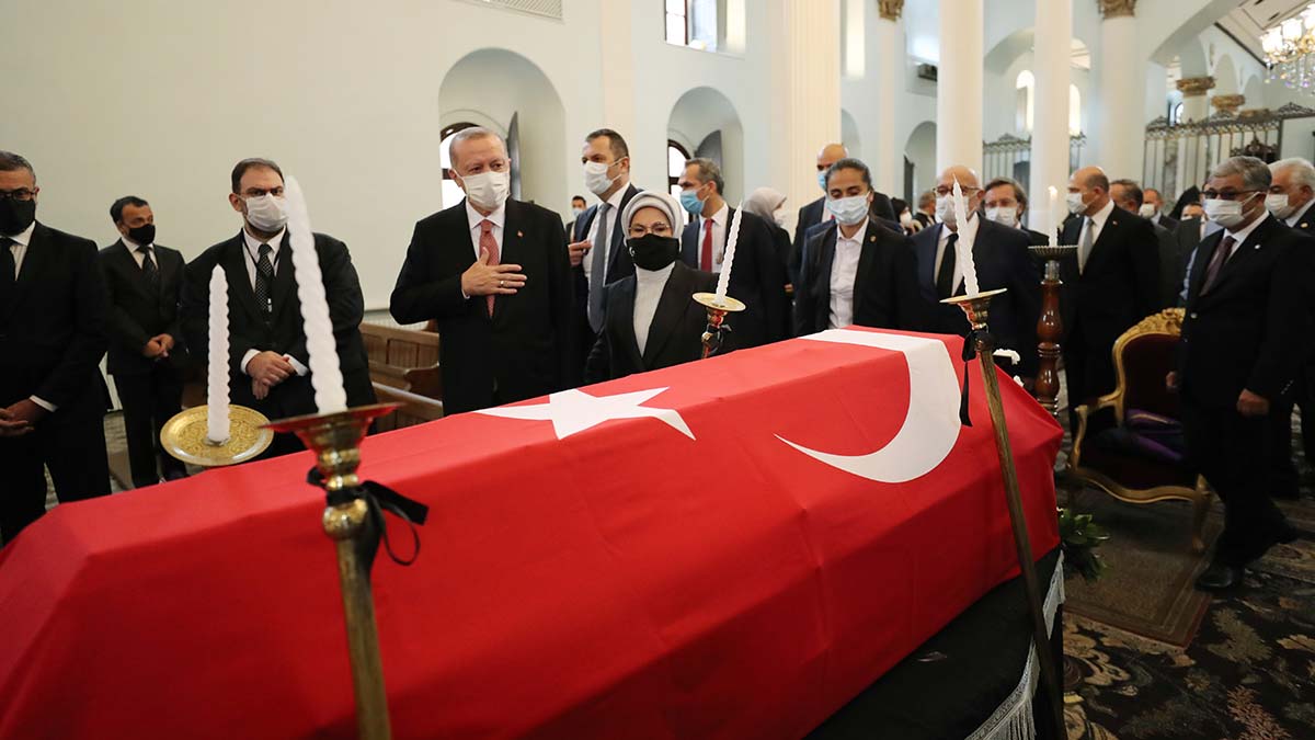 Markar Esayan'a veda... Erdoğan ve AK Partililer kiliseden uğurladı