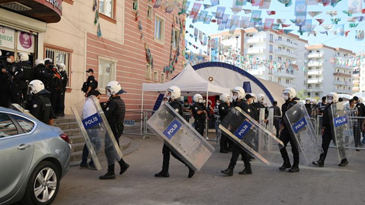 Son dakika! HDP'nin Diyarbakır teşkilatına operasyon