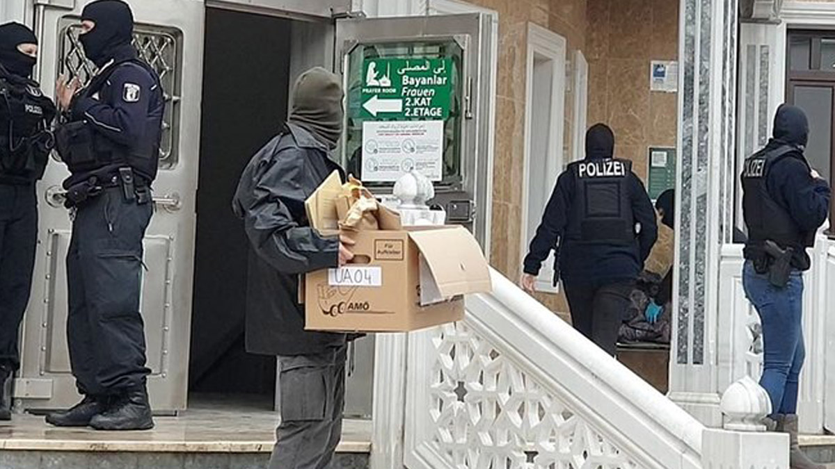 Son dakika! Dışişleri'nden Almanya'daki cami baskınına tepki