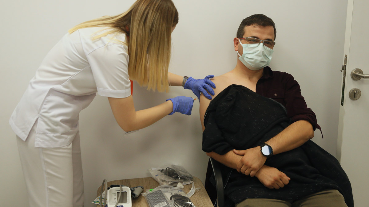 Kimler aşı olabilecek? Bakan koca açıkladı