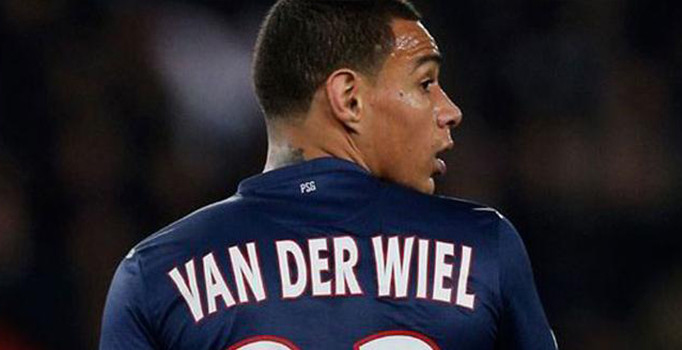 'Van der Wiel Fenerbahçe'ye değil PSG'ye yakın'