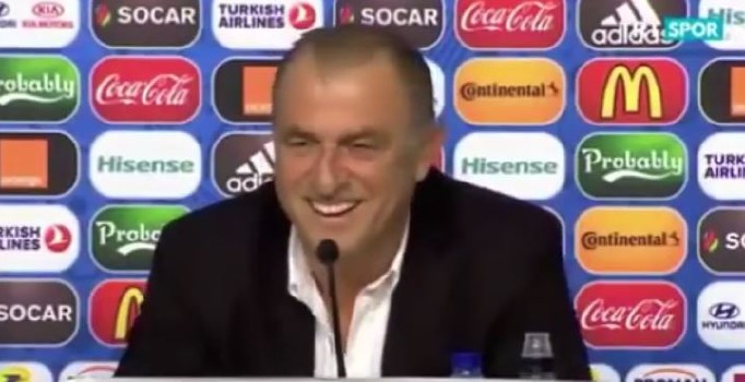 Fatih Terim'den basın toplantısında İngilizce cevap