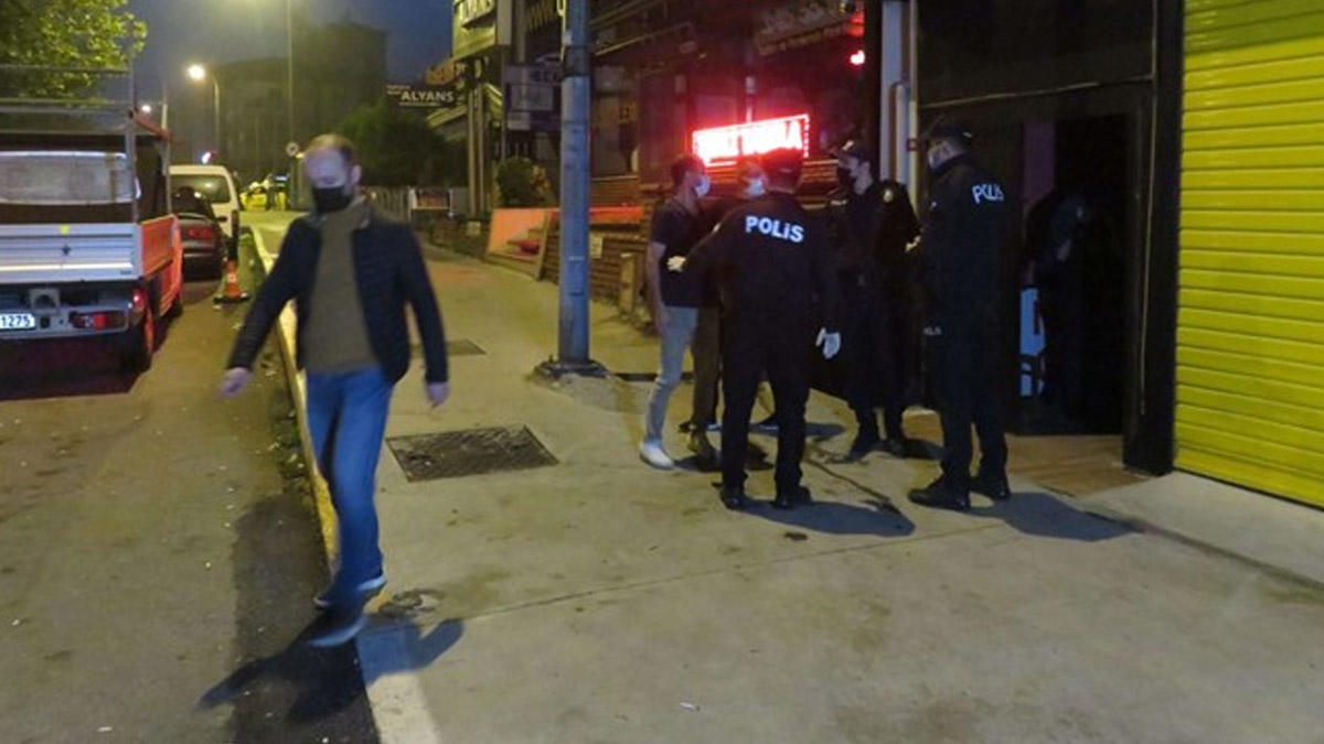 Ataşehir'de eğlence mekanına korona baskını! 49 kişiye sosyal mesafe cezası