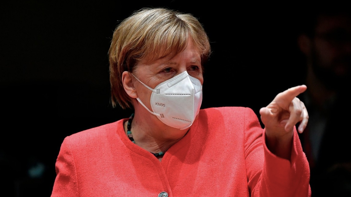 Merkel Türkiye'ye yine yaptırım kartını gösterdi