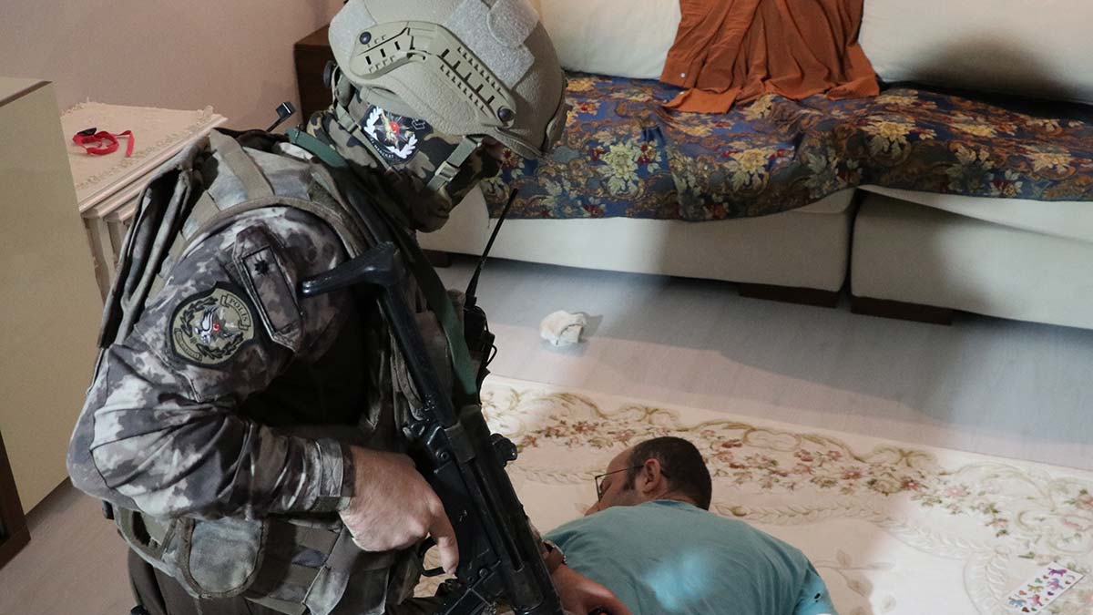 Balıkesir'de FETÖ operasyonu: 5 gözaltı