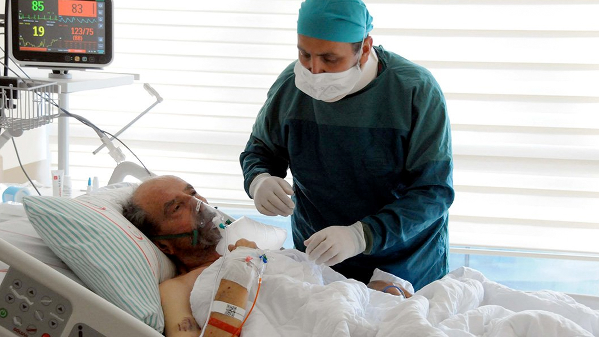 Yoğun bakım doktorunun acı kaybı: Babası ellerinde vefat etti