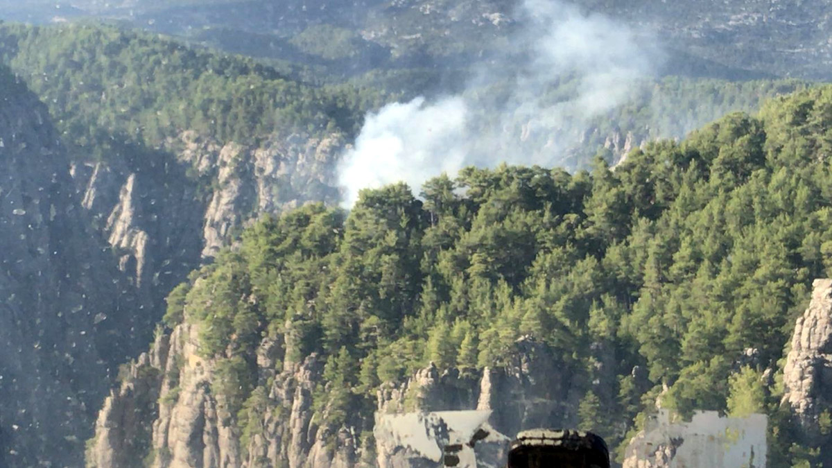 Ünlü Tazı Kanyonu'nda orman yangını