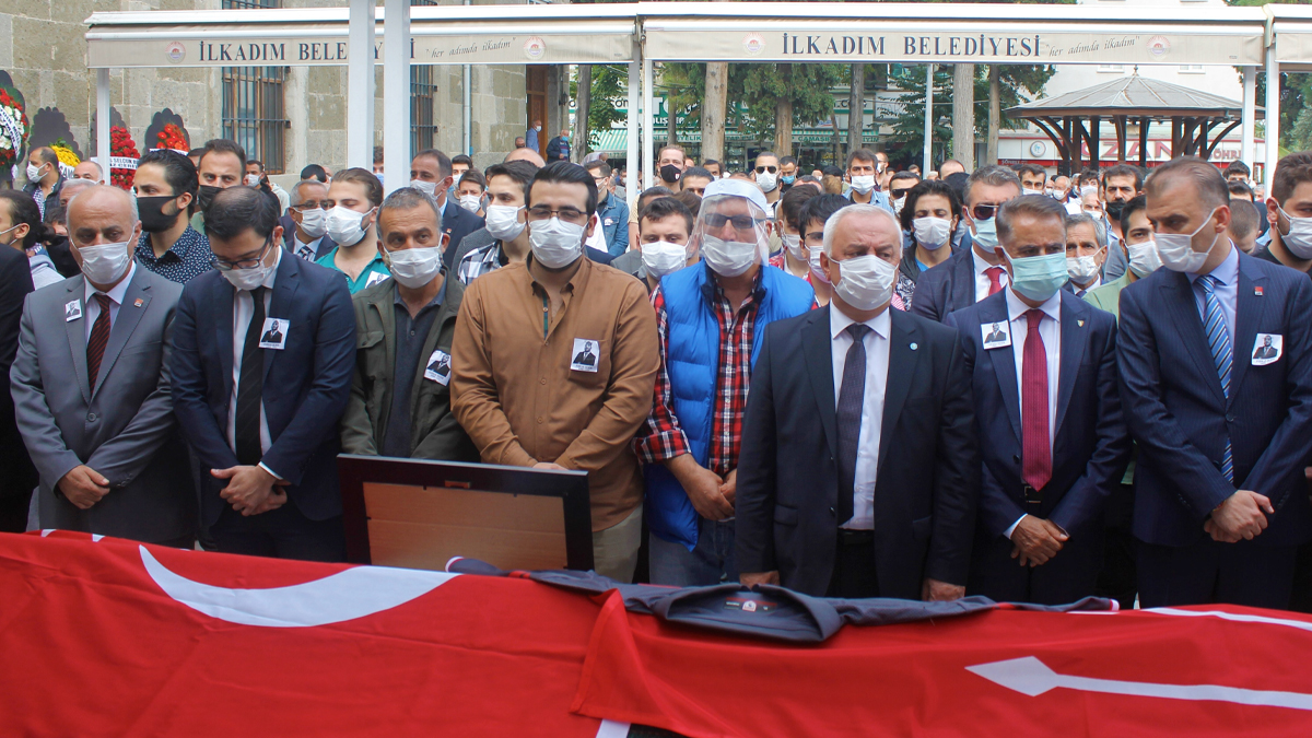 CHP'nin acı günü: İl Gençlik Kolları Başkanı kansere yenik düştü