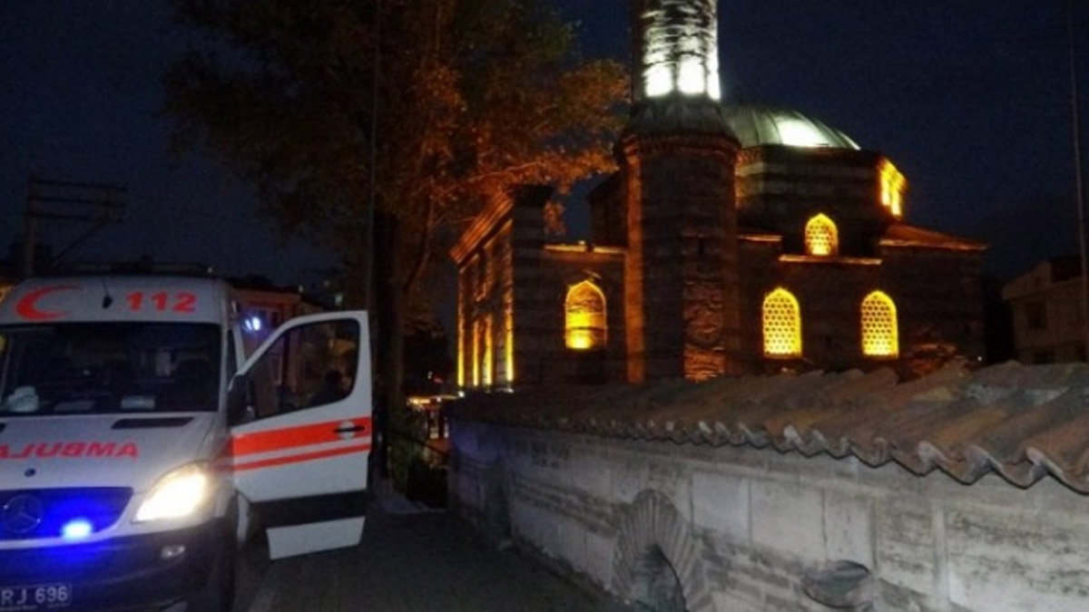 Sokakta karşılaştığı eski eşi konuşmak istemeyen kişi, camide kendini astı