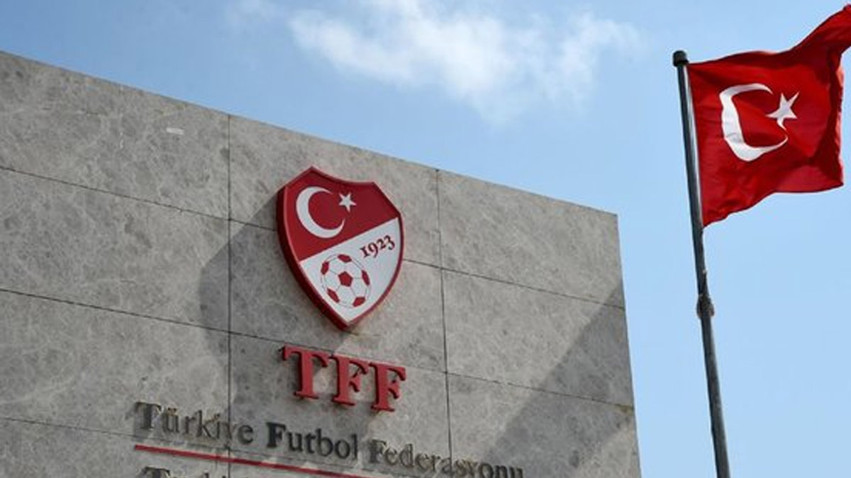 Deprem nedeniyle İzmir'de oynanacak 4 maç ertelendi