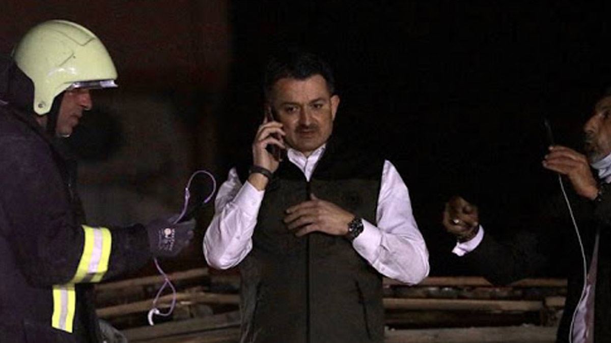 Bakan'ın deprem enkazında PR görüntüleri tepki çekti