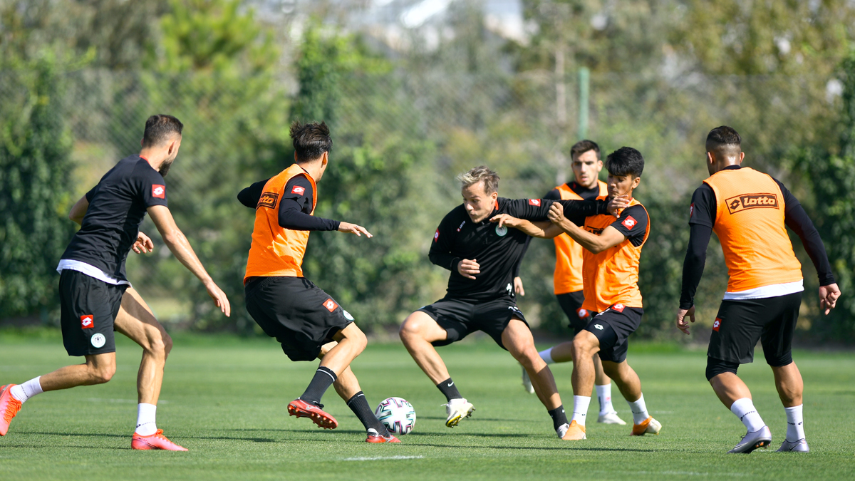 Medipol Başakşehir'e kötü haber: Bir futbolcunun testi pozitif