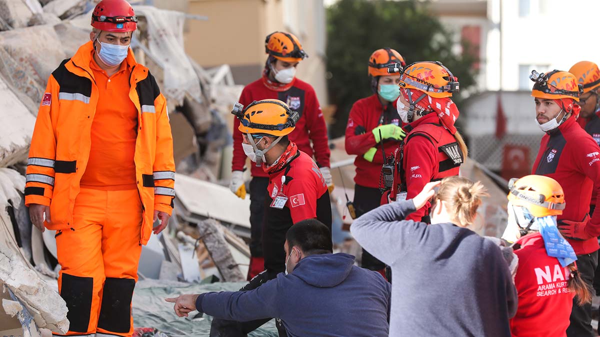 Son dakika! Bakan Kurum, İzmir'deki son durumu anlattı: Şu ana kadar 100 vatandaşımızı kurtardık