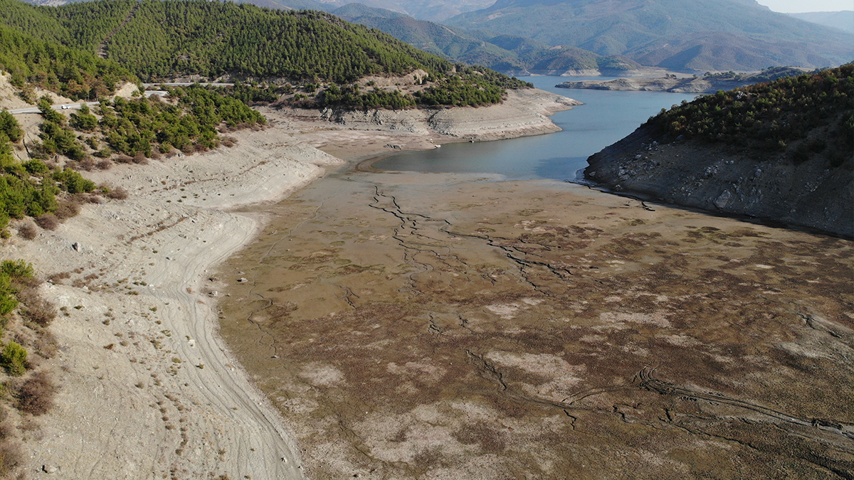 Altınkaya Barajı’nda sular çekildi