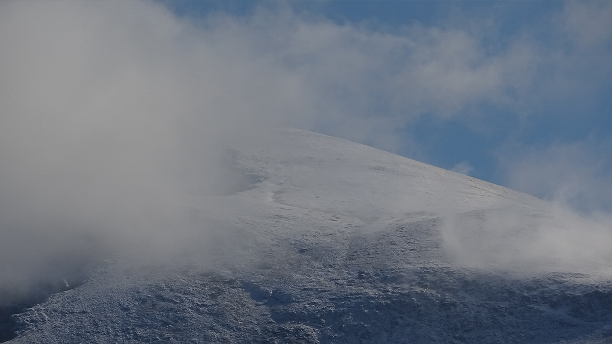 Uludağ’da mevsimin ilk kar yağışı gerçekleşti