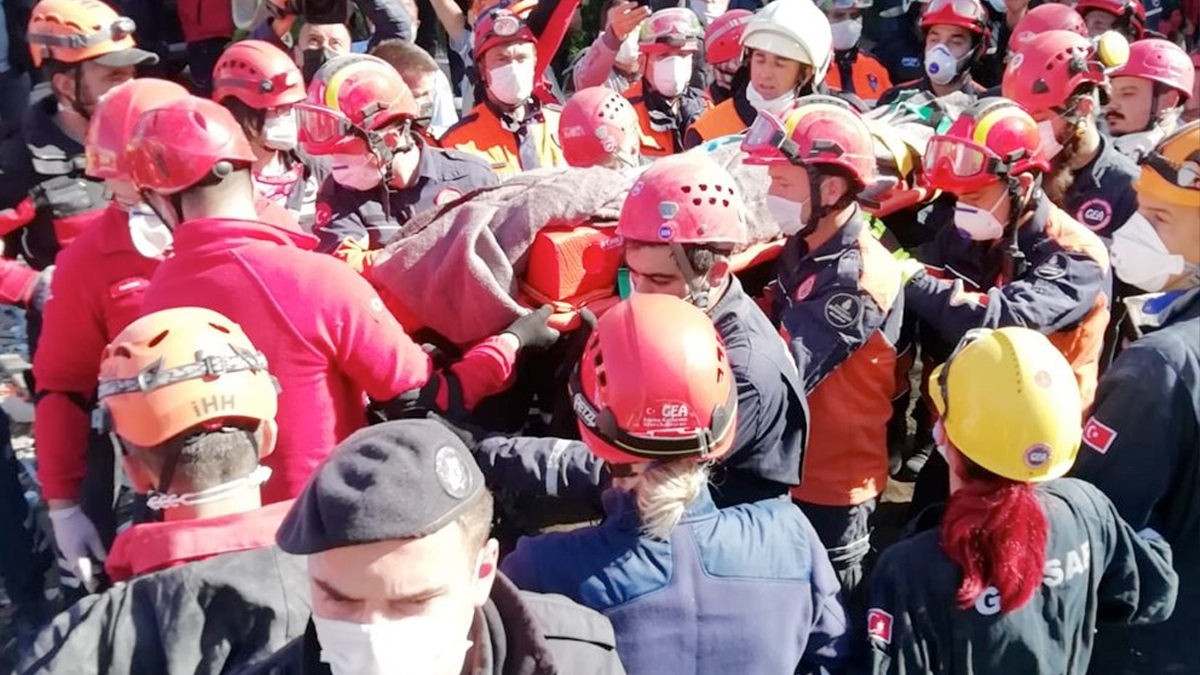 26 saat sonra gelen mucize: Helim Sarı enkazdan çıkarıldı