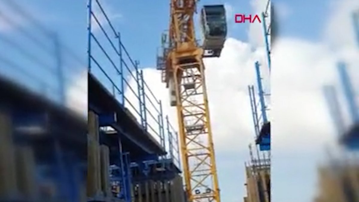 Deprem sırasında bir vinç beşik gibi sallandı