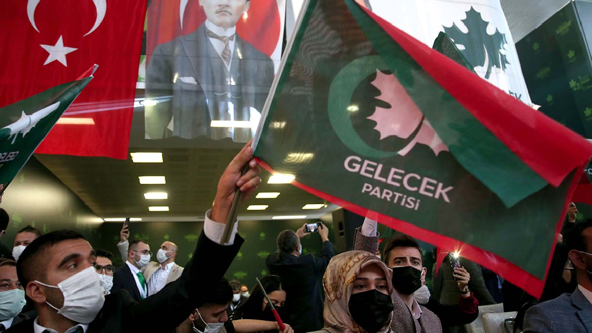 Davutoğlu yeniden genel başkan seçildi! İşte Gelecek Partisi'nin A Takımı