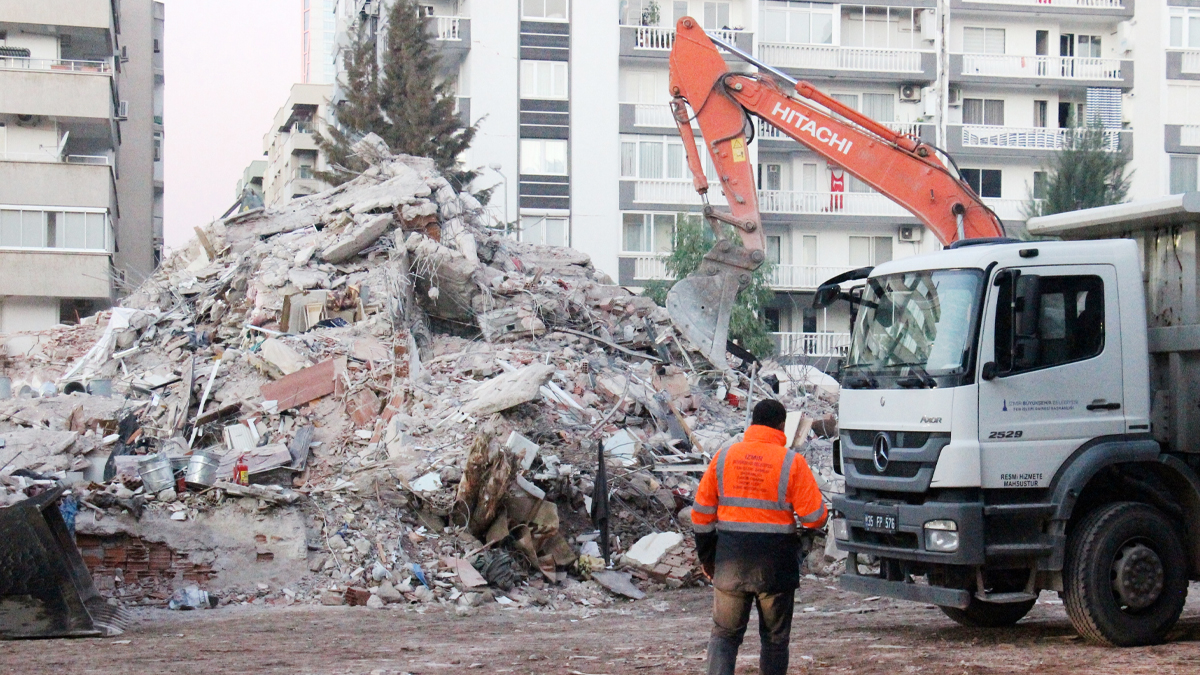 Çalışmalar bitti: Emrah Apartmanı 32 kişiye mezar oldu