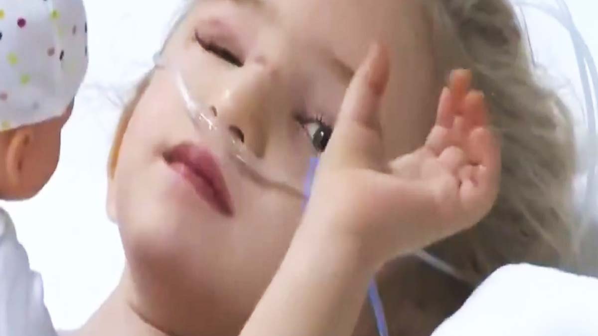 Türkiye'yi ağlatan Elif'in hastaneden ilk görüntüsü... Kameralara el salladı