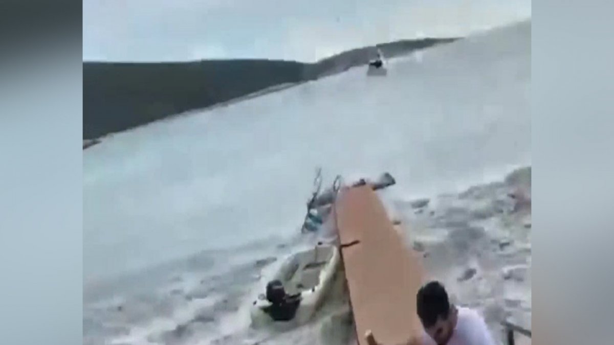 İzmirliler üzerlerine gelen tsunamiden böyle kaçtı