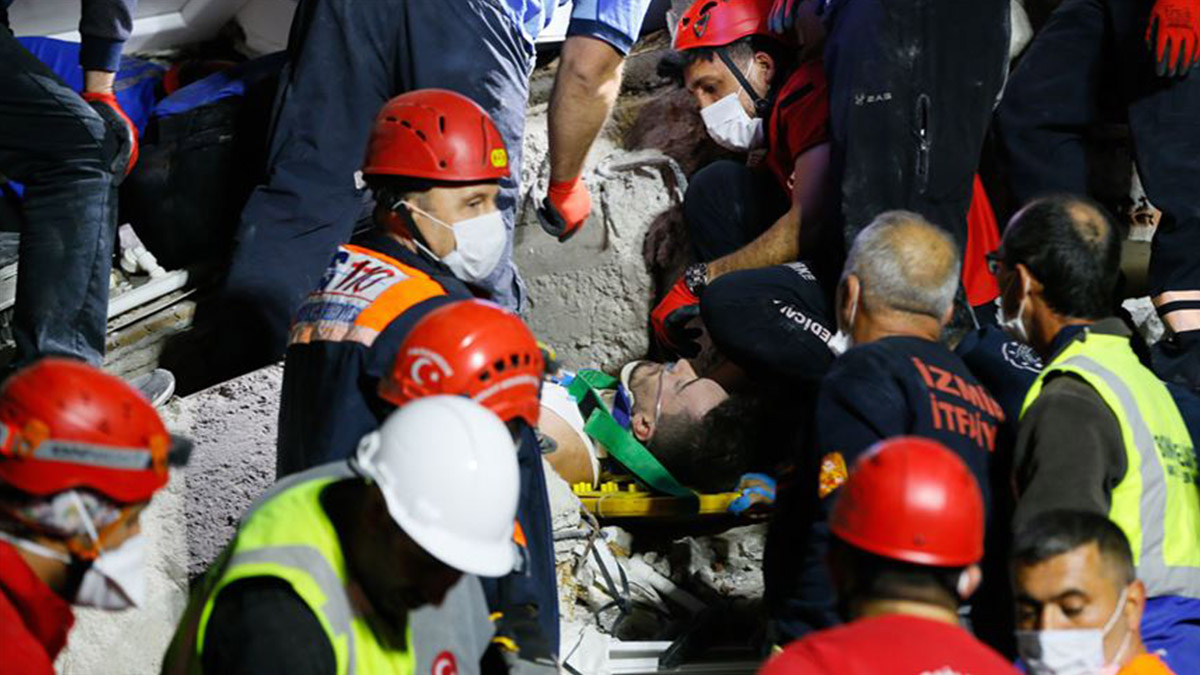 Depremde enkaz altında kalırsak ne yapmalıyız?