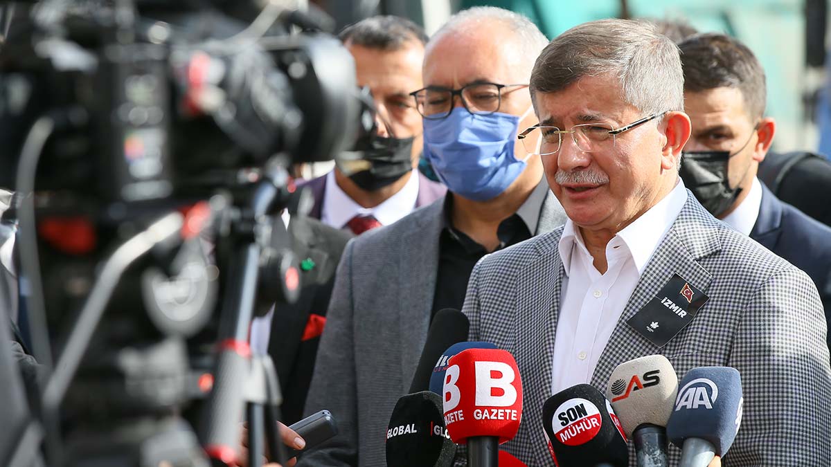 Davutoğlu da İzmir'de: Kamu borçlarını kapatmak için yapılan imar barışının zararları ortaya çıktı