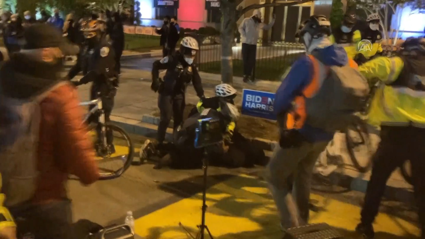 Beyaz Saray önünde arbede: Polis protestoculara müdahale etti