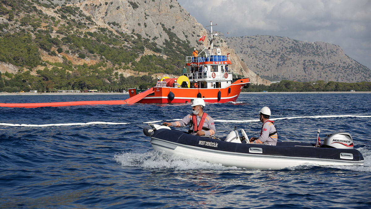 Antalya Büyükşehir'den 'Deniz Kirliliğine Acil Müdahale Tatbikatı'