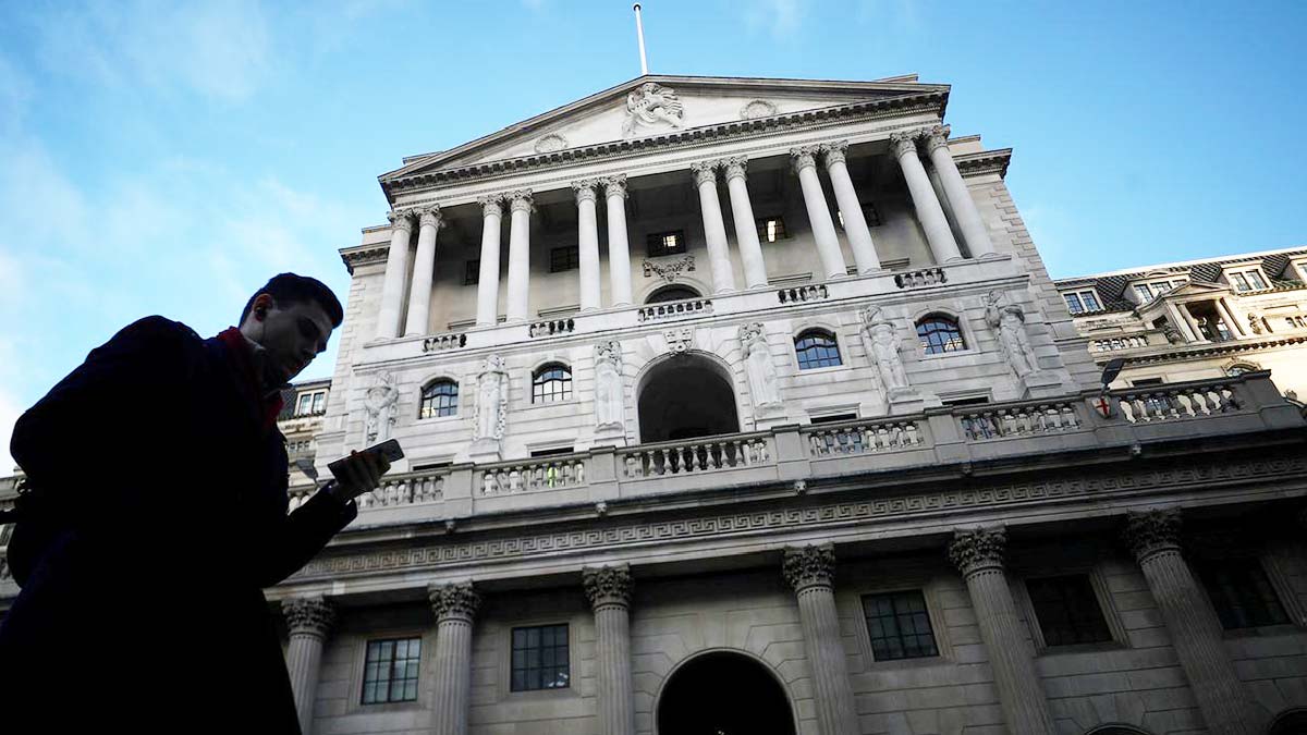İngiltere Merkez Bankası faiz oranını değiştirmedi